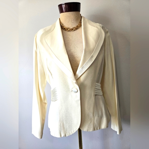 Alexis Cream Women's Blazer with Satin Trim. Size 12 - Picture 1 of 13